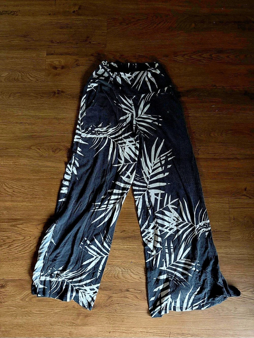 Vermilli Wide Leg Pants in Black & White Hawaii